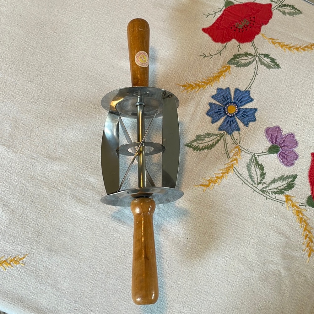 Rowoco vintage croissant cutter